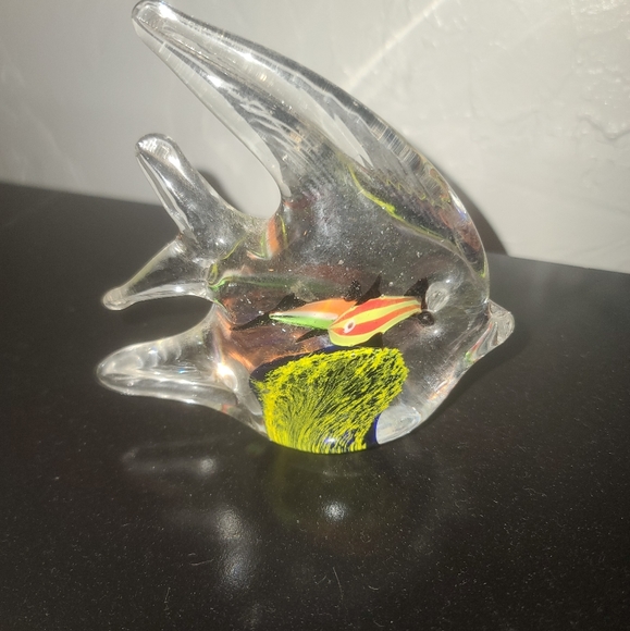 Unknown Other - Clear Glass Angelfish Paperweight with Yellow fish inside “Aquarium”